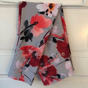 Fabletics Red Floral Cropped leggings